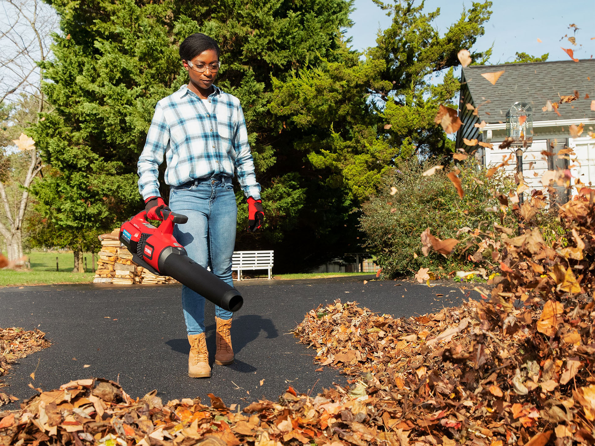Toro 60V MAX 605 CFM Brushless Leaf Blower - 4.0Ah Battery Included in Gaylord, Michigan - Photo 11