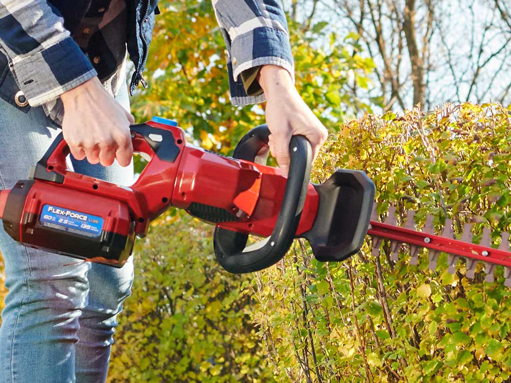 Toro 60V MAX 24 in. Brushless Hedge Trimmer - Battery Not Included in Gaylord, Michigan - Photo 8