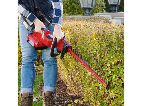 Toro 60V MAX 24 in. Hedge Trimmer w/ 2.5Ah Battery in Martinsville, Indiana - Photo 8