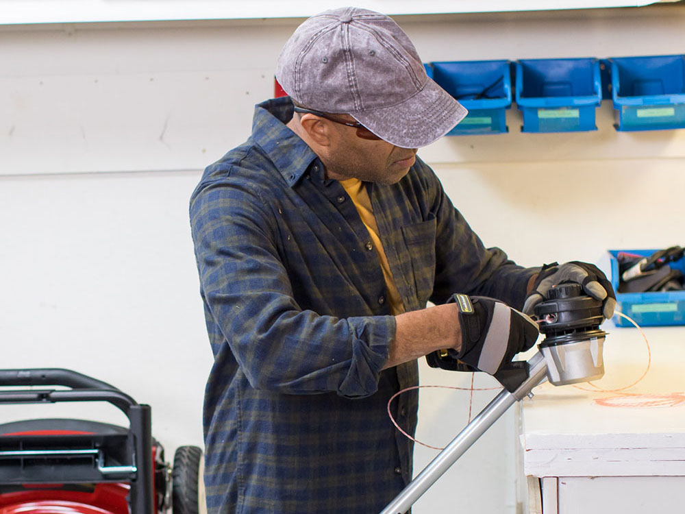 Toro 60V MAX 16 in. Brushless String Trimmer - 2.5Ah Battery Included in Gaylord, Michigan - Photo 9