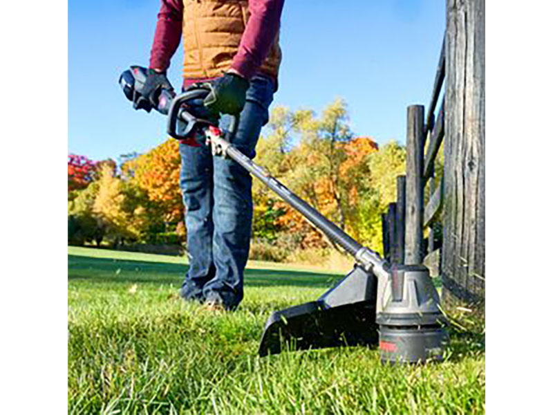 Toro 60V MAX 15 in. / 17 in. Telescoping Carbon Fiber Shaft String Trimmer w/ 2.5Ah Battery in Gaylord, Michigan - Photo 11