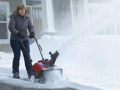 Toro 18 in. Power Clear 518 ZE Gas Snow Blower in Gaylord, Michigan - Photo 10
