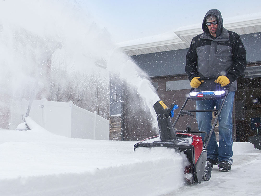 Toro 21 in. Power Clear e21 60V Max - Battery Not Included in Gaylord, Michigan - Photo 13