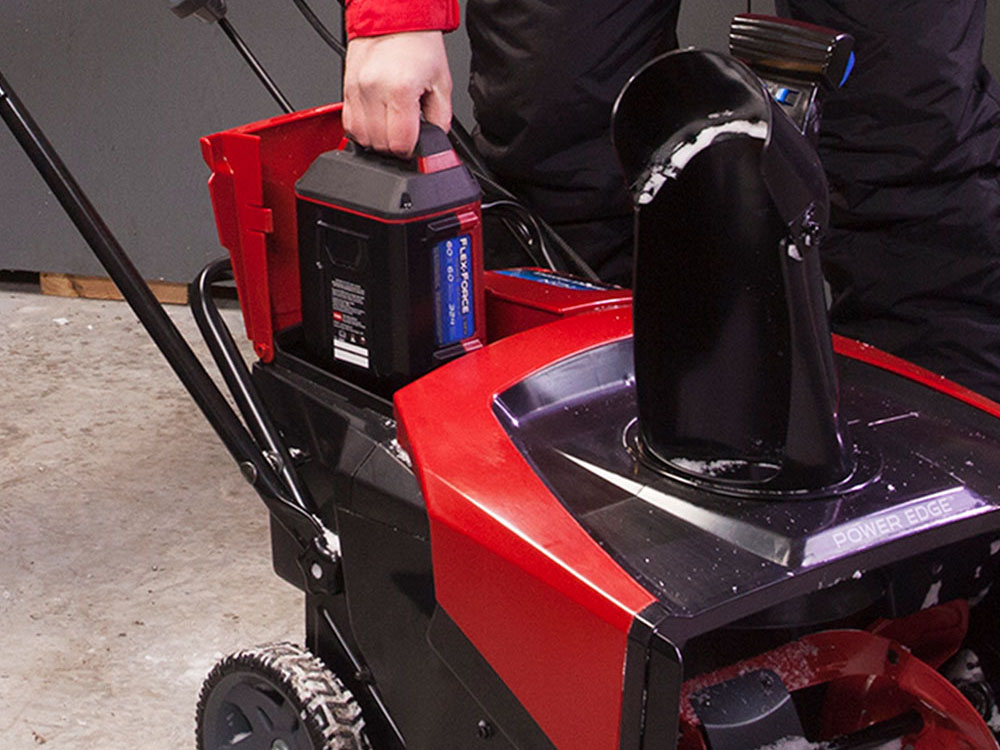 Toro 21 in. Power Clear e21 60V Max - (2) 6.0Ah Batteries Included in Gaylord, Michigan