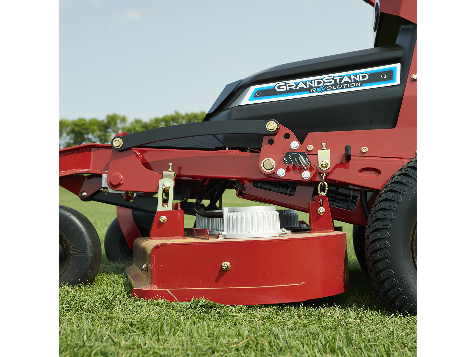 2025 Toro Revolution GrandStand 48 in. in Gaylord, Michigan - Photo 5