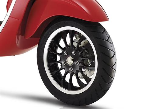 額装品/Get the Most Out of Your New Vespa New Vespa Scooters For Sale | Motoworks Chicago