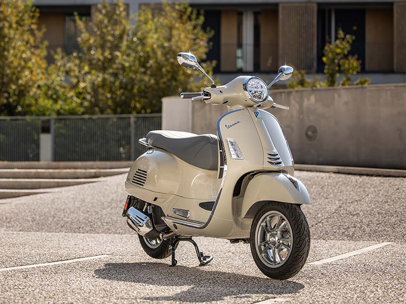 New 2024 Vespa GTS 300 Scooters in Pelham, AL