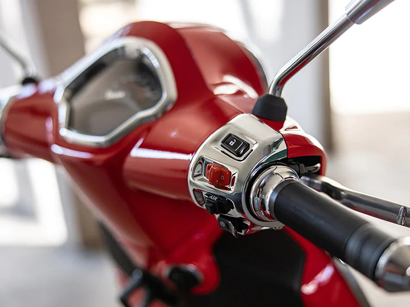 2024 Vespa GTS Super 300 in Fort Myers, Florida - Photo 4