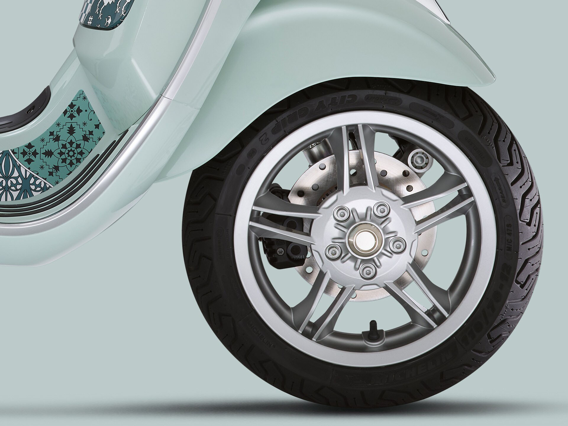 2025 Vespa Primavera 50 Batik in Fort Myers, Florida - Photo 5