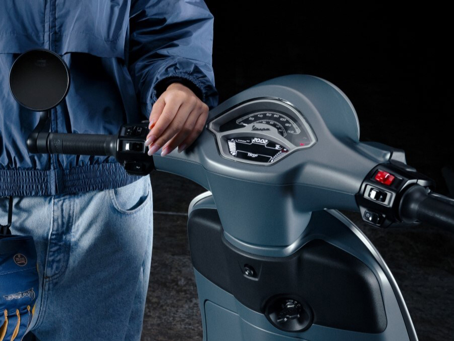 2025 Vespa Primavera 50 Officina 8 in Fort Myers, Florida - Photo 4