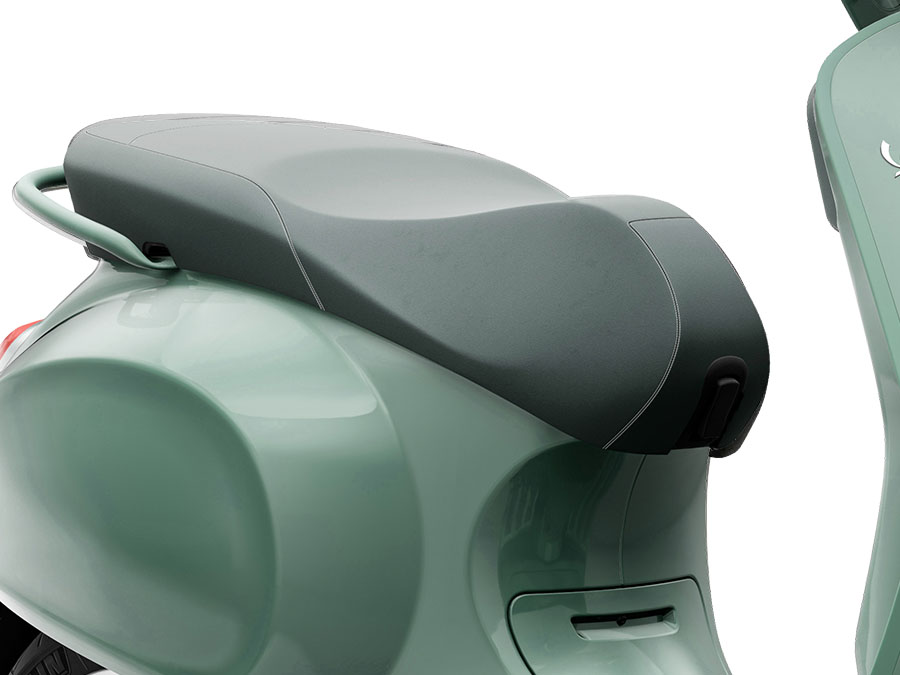 2027 Vespa Primavera 150 80th 11