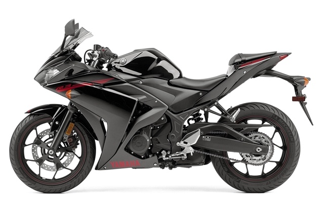 2015 Yamaha YZF-R3 in Foxboro, Massachusetts - Photo 2