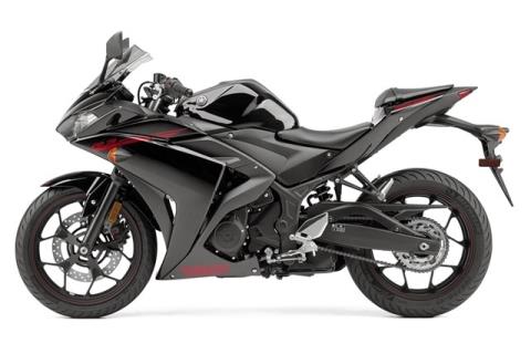 2015 Yamaha YZF-R3 in Foxboro, Massachusetts - Photo 2