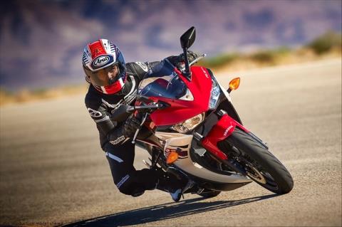 2015 Yamaha YZF-R3 in Foxboro, Massachusetts - Photo 21