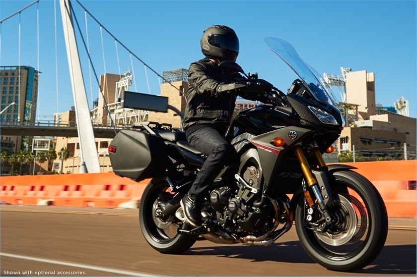 2016 Yamaha FJ-09 in Foxboro, Massachusetts - Photo 9