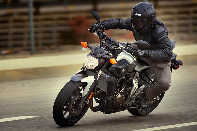 2017 Yamaha FZ-07 in Marietta, Ohio - Photo 18