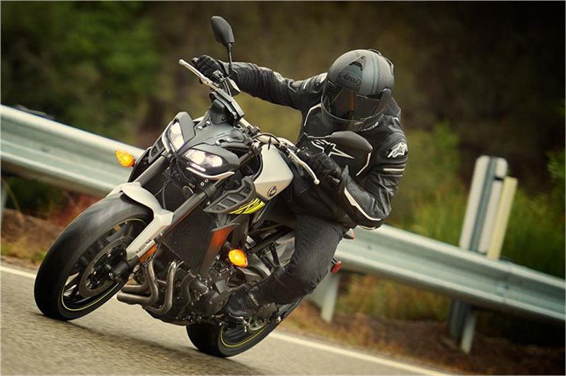 2017 Yamaha FZ-09 in Port Washington, Wisconsin - Photo 11