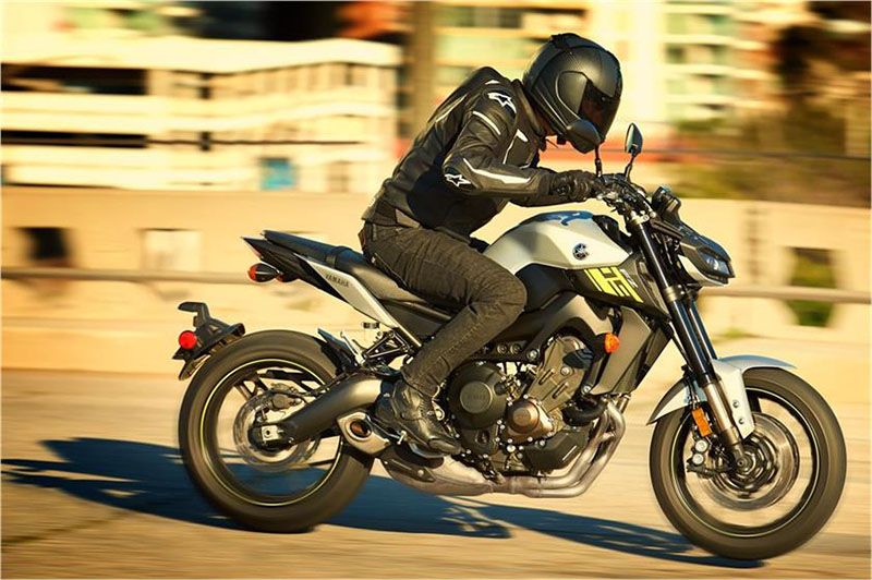 2017 Yamaha FZ-09 in Port Washington, Wisconsin - Photo 12