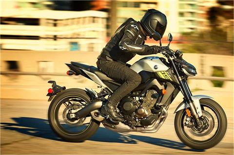 2017 Yamaha FZ-09 in Port Washington, Wisconsin - Photo 12