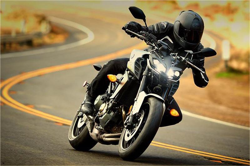 2017 Yamaha FZ-09 in Port Washington, Wisconsin - Photo 13