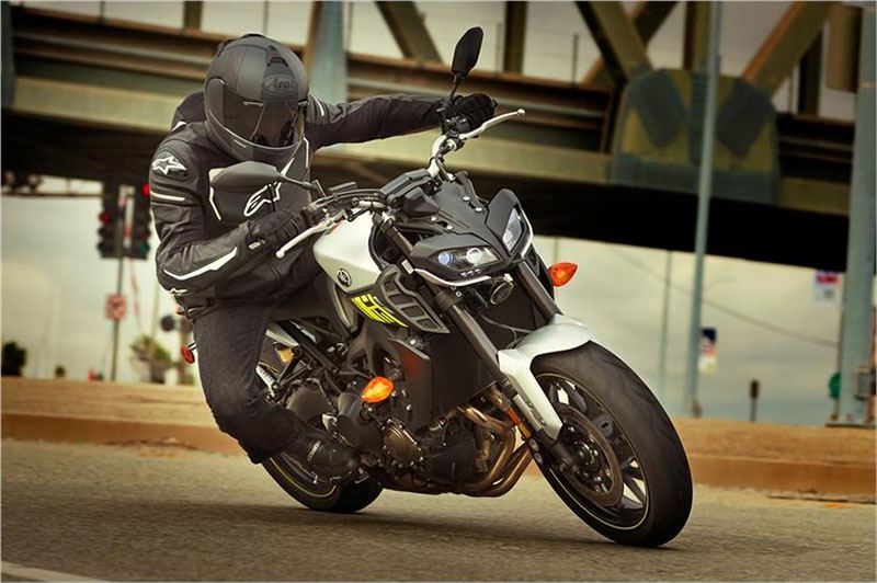 2017 Yamaha FZ-09 in Port Washington, Wisconsin - Photo 14