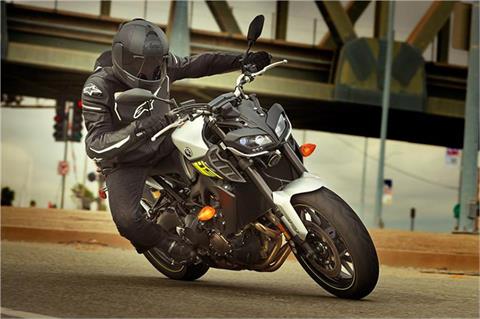 2017 Yamaha FZ-09 in Port Washington, Wisconsin - Photo 14
