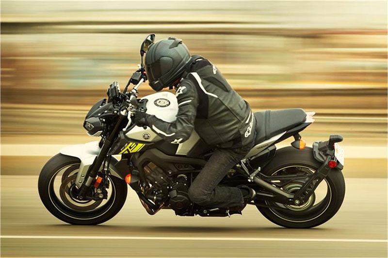 2017 Yamaha FZ-09 in Port Washington, Wisconsin - Photo 17