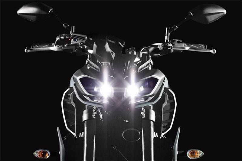 2017 Yamaha FZ-09 in Port Washington, Wisconsin - Photo 19
