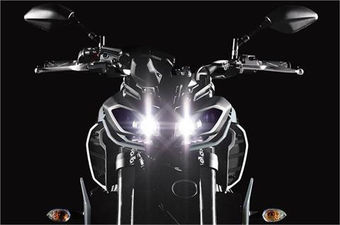 2017 Yamaha FZ-09 in Port Washington, Wisconsin - Photo 19