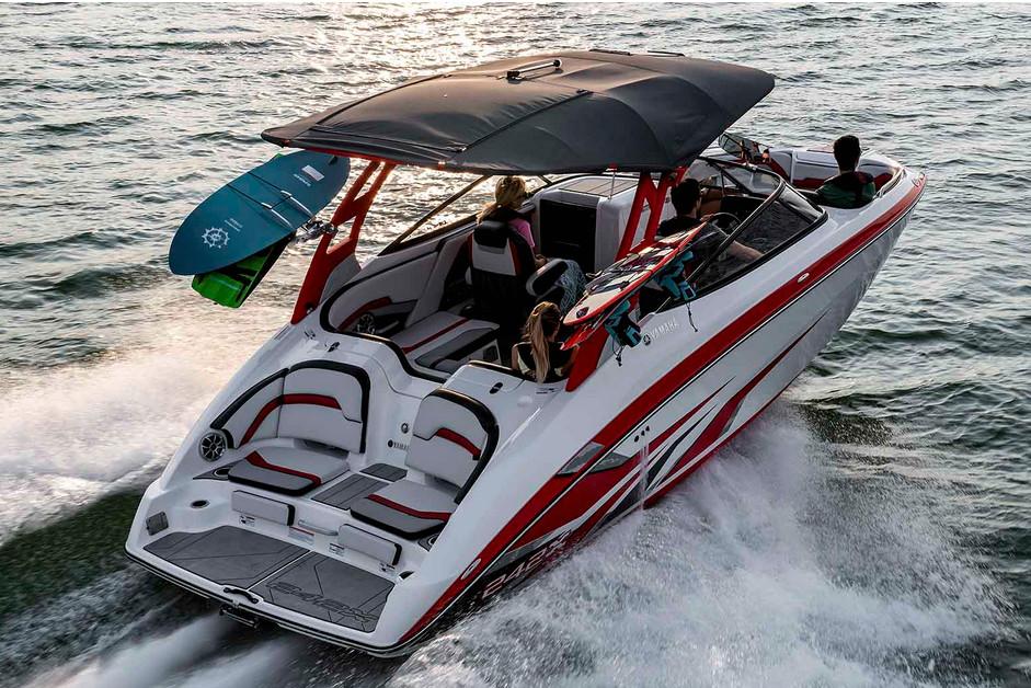 2020 Yamaha 242X in WHITE / RED — front three-quarter view