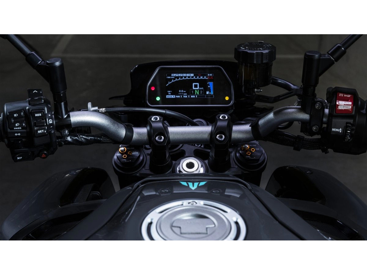 2024 Yamaha MT-10 in Long Island City, New York - Photo 8