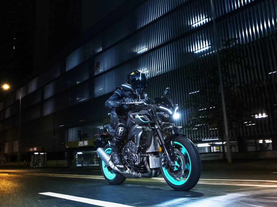 2024 Yamaha MT-10 in Long Island City, New York - Photo 12
