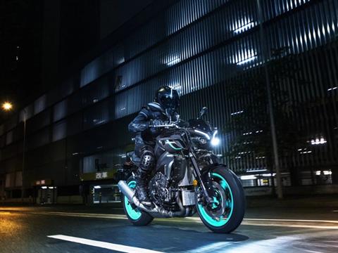 2024 Yamaha MT-10 in Long Island City, New York - Photo 12