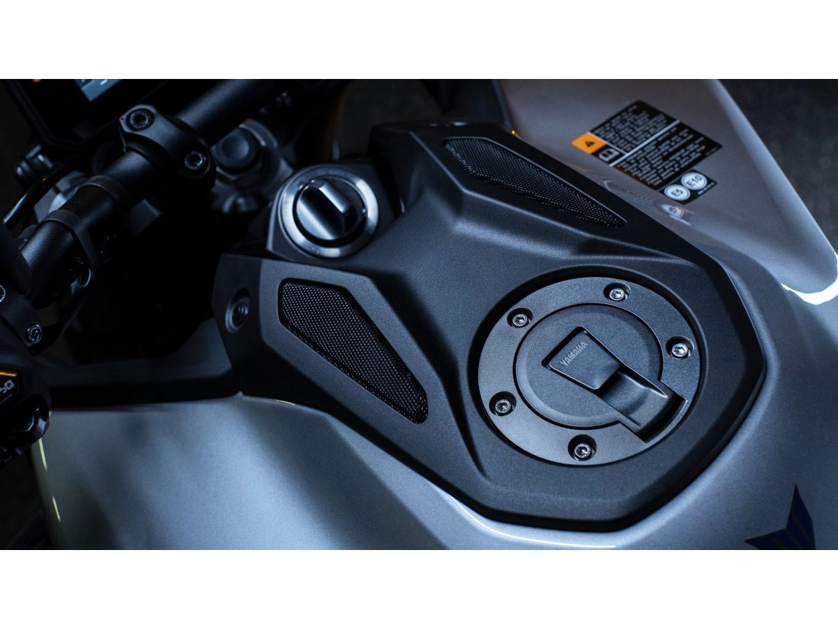2025 Yamaha MT-09 SP in Foxboro, Massachusetts - Photo 11
