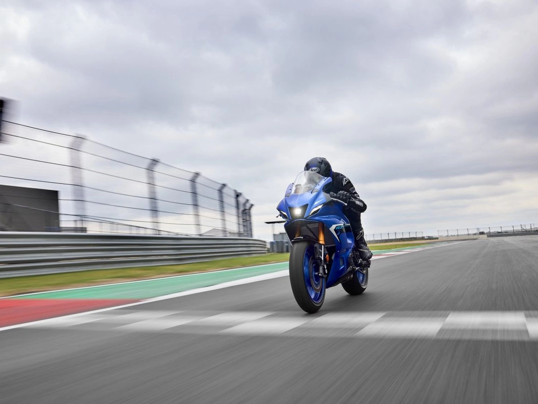 2025 Yamaha YZF-R7 in Port Washington, Wisconsin - Photo 16