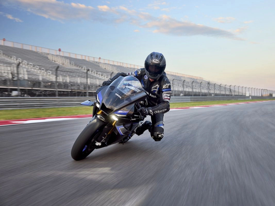 2025 Yamaha YZF-R1M in Port Washington, Wisconsin - Photo 14
